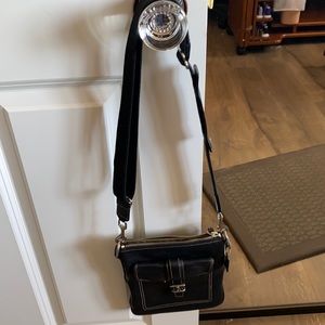 Black adjustable shoulder strap Coach purse